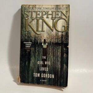 Stephen King's "The Girl Who Loved Tom Gordon" (Paperback)